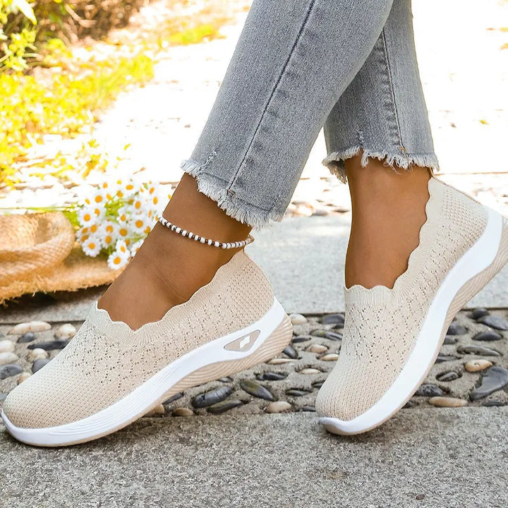 GINA | LIGHTWEIGHT &amp; COMFORTABLE WALKING SNEAKERS