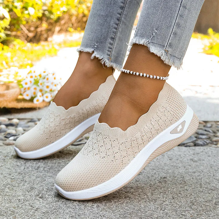 GINA | LIGHTWEIGHT &amp; COMFORTABLE WALKING SNEAKERS