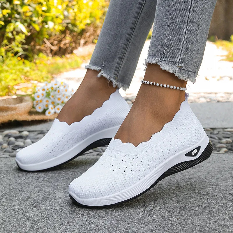 GINA | LIGHTWEIGHT &amp; COMFORTABLE WALKING SNEAKERS