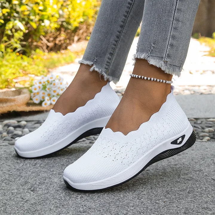 GINA | LIGHTWEIGHT &amp; COMFORTABLE WALKING SNEAKERS